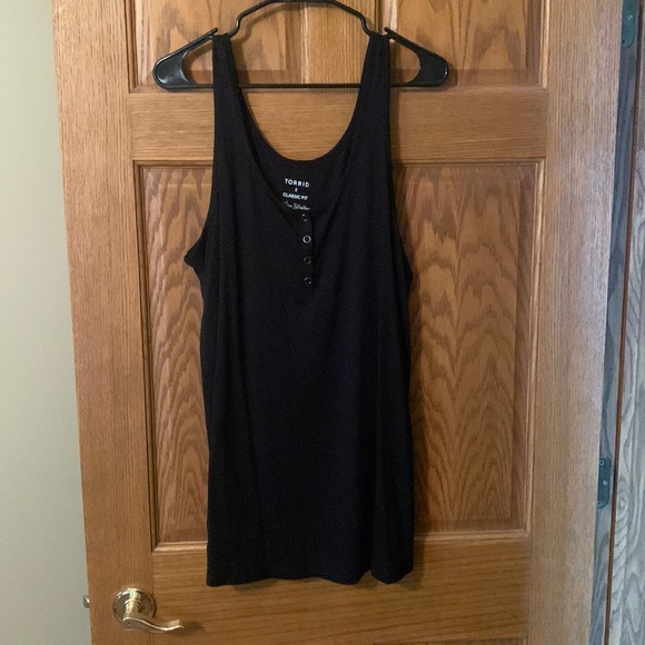 Black button front tank - Picture 1 of 2